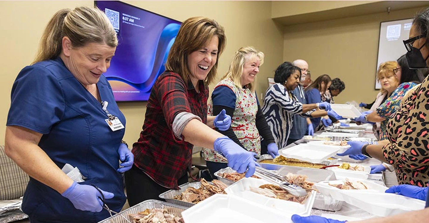 Hospice Staff Packs Thanksgiving Meals for Families